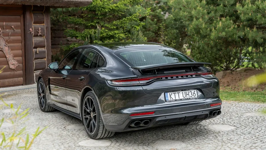 PORSCHE Panamera -