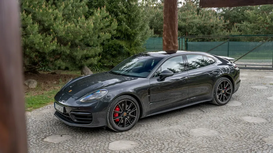 PORSCHE Panamera -