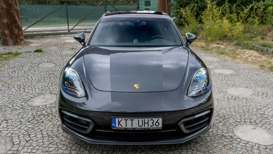 PORSCHE Panamera -
