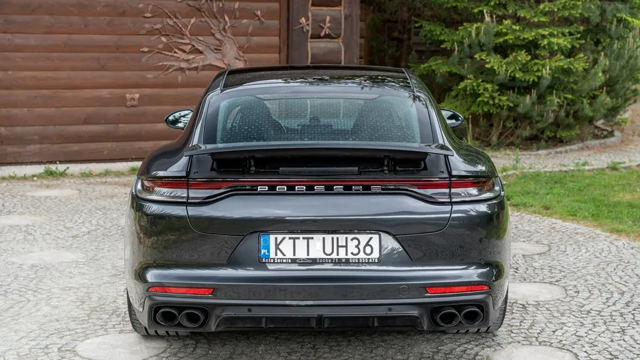 PORSCHE Panamera -