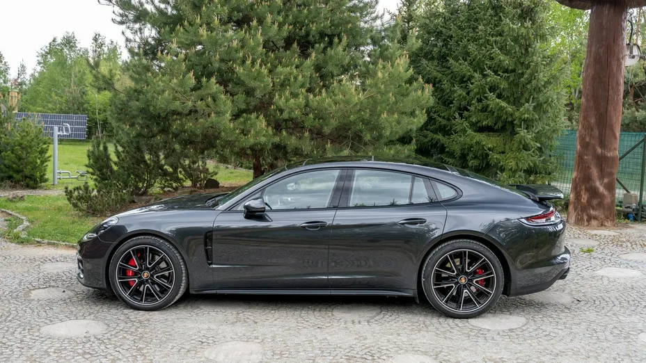PORSCHE Panamera -
