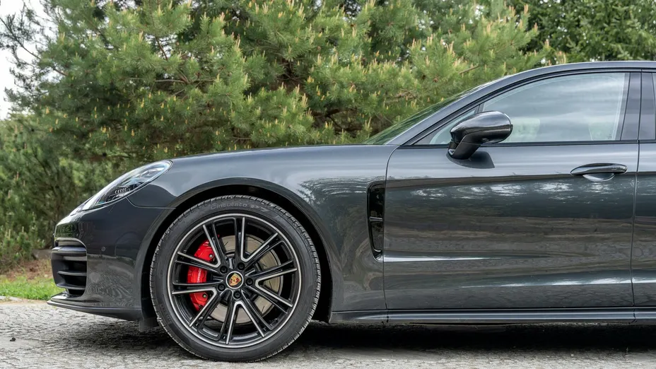 PORSCHE Panamera -