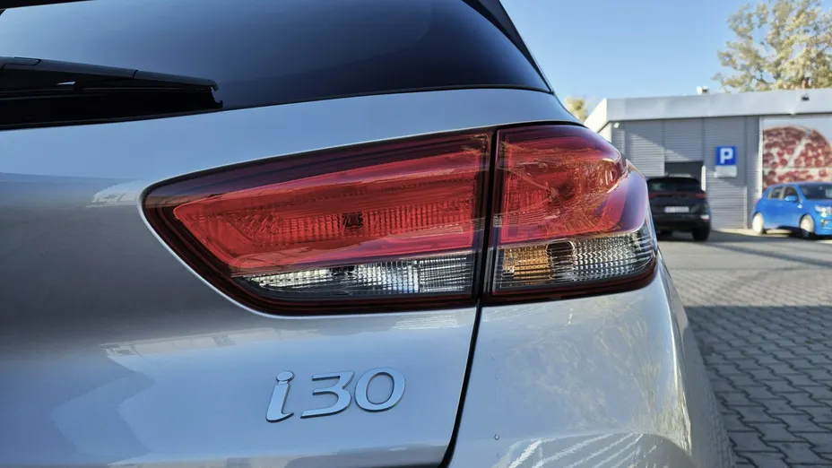 HYUNDAI i30 -