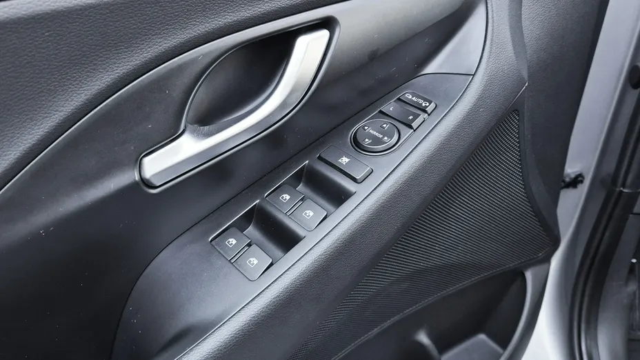 HYUNDAI i30 -