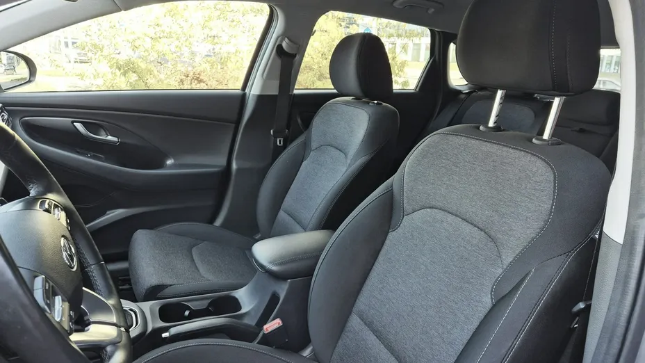 HYUNDAI i30 -