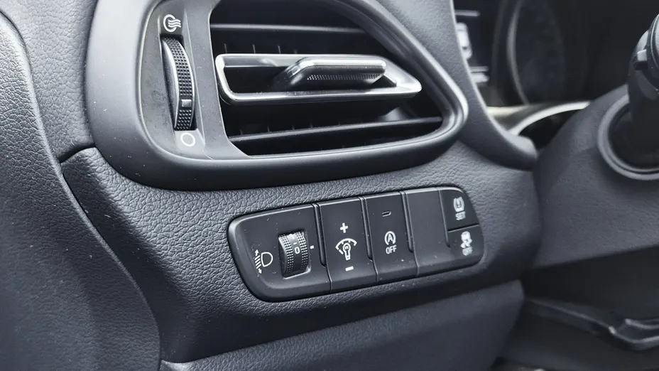 HYUNDAI i30 -