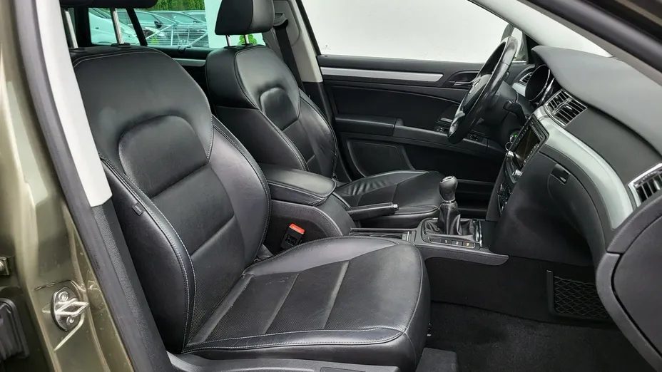 SKODA Superb -