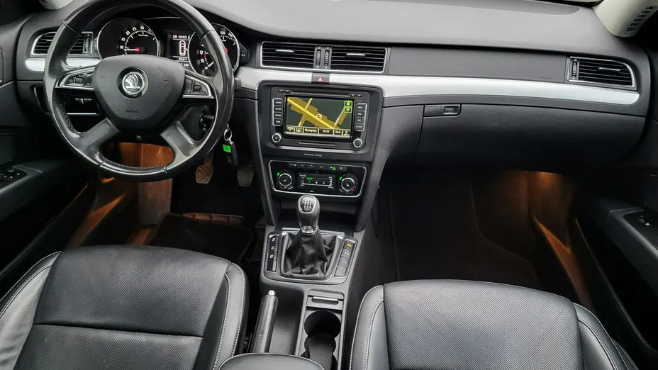 SKODA Superb -