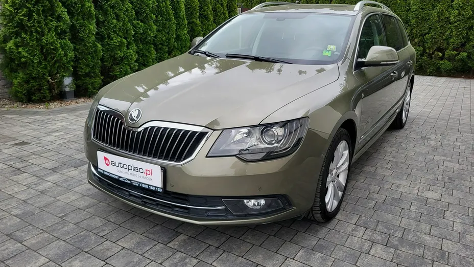 SKODA Superb -