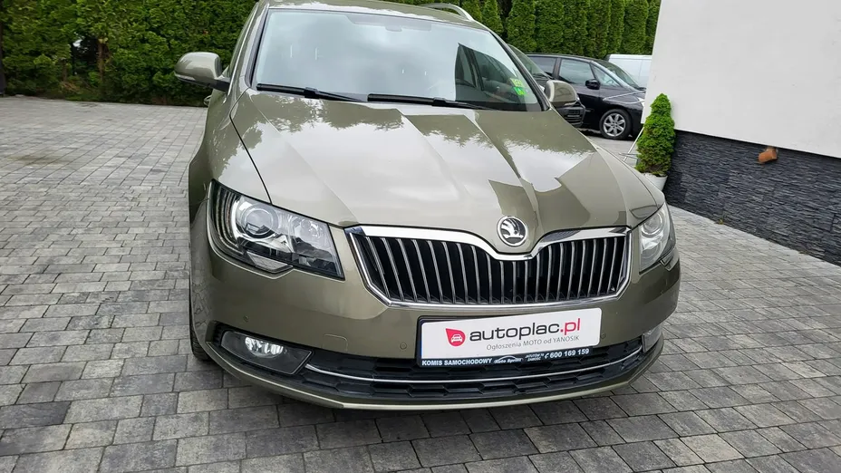 SKODA Superb -