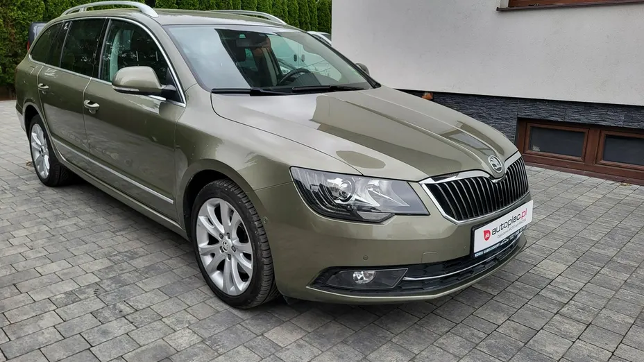 SKODA Superb -