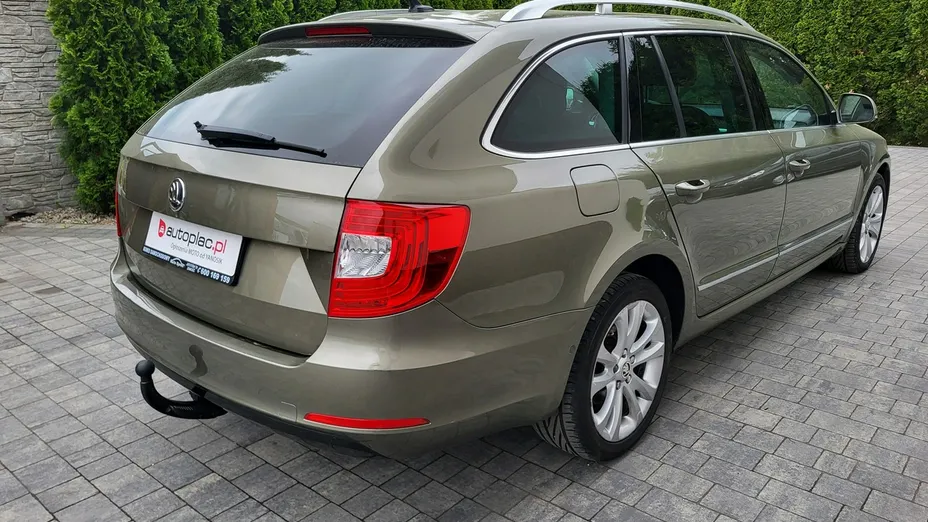 SKODA Superb -
