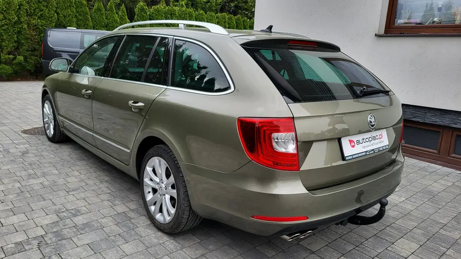 SKODA Superb -