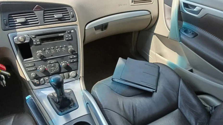 VOLVO XC70 -