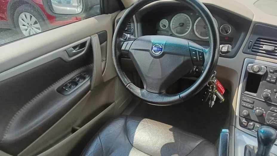 VOLVO XC70 -