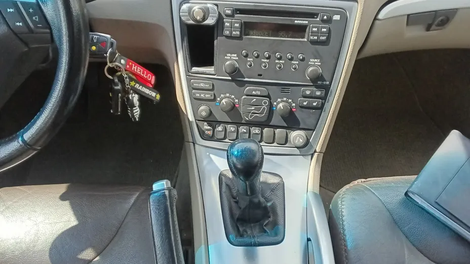 VOLVO XC70 -