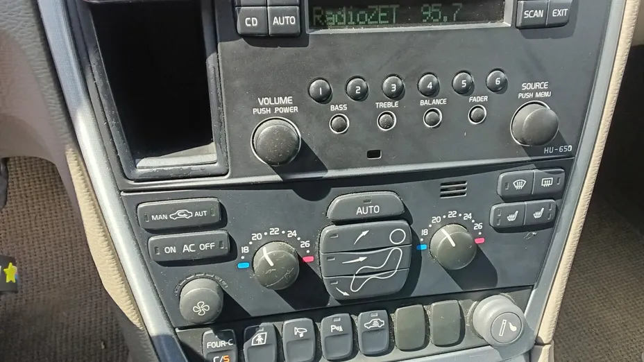 VOLVO XC70 -