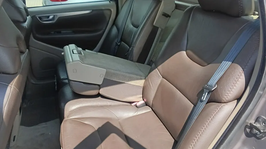 VOLVO XC70 -