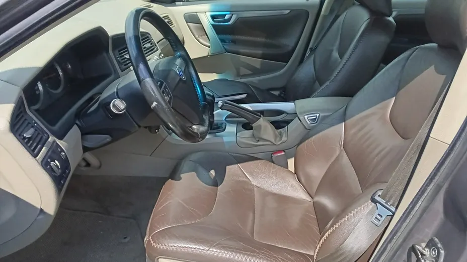 VOLVO XC70 -