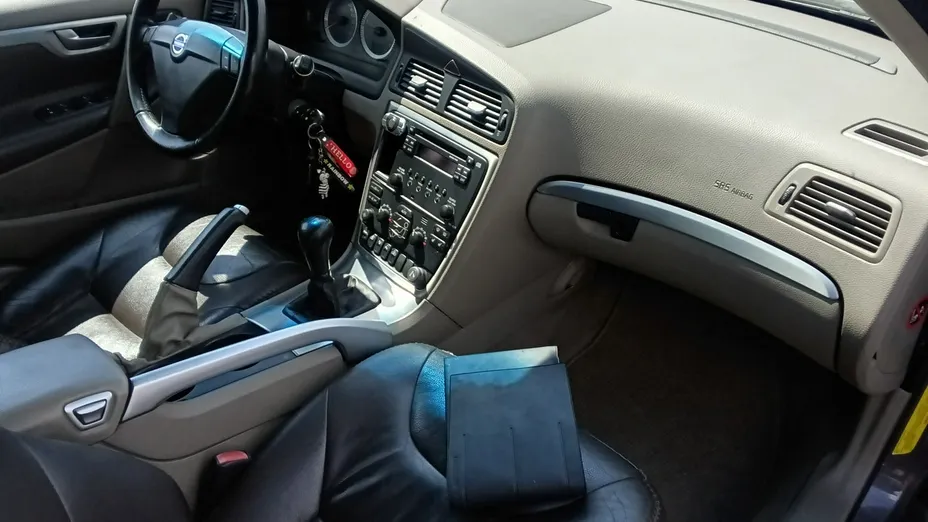 VOLVO XC70 -