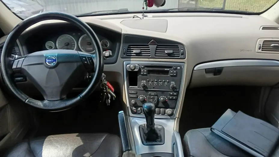 VOLVO XC70 -