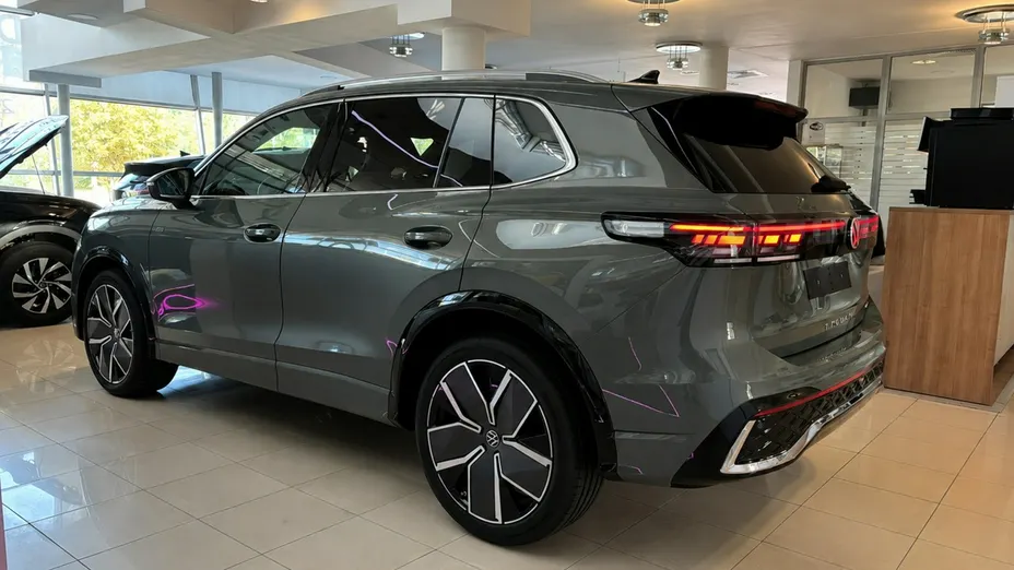 VOLKSWAGEN Tiguan -