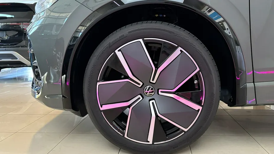 VOLKSWAGEN Tiguan -