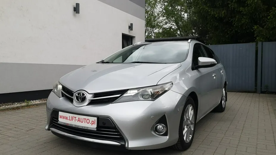 TOYOTA Auris -