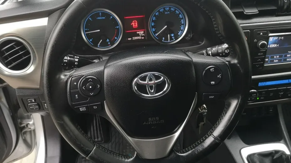 TOYOTA Auris -