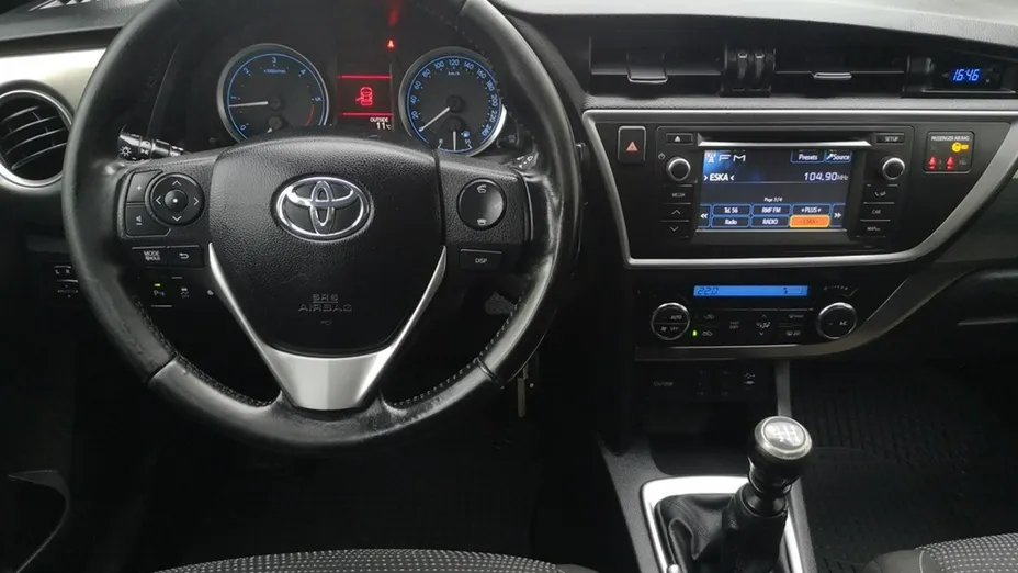 TOYOTA Auris -
