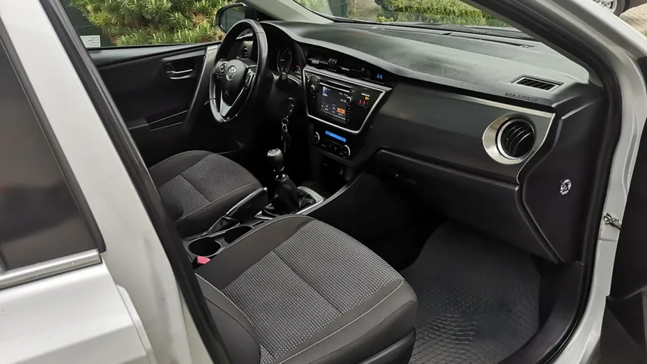 TOYOTA Auris -
