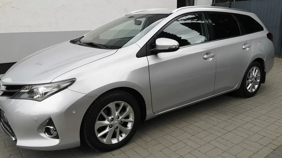 TOYOTA Auris -