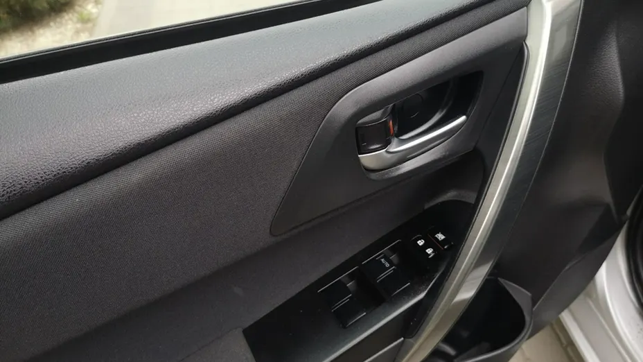 TOYOTA Auris -