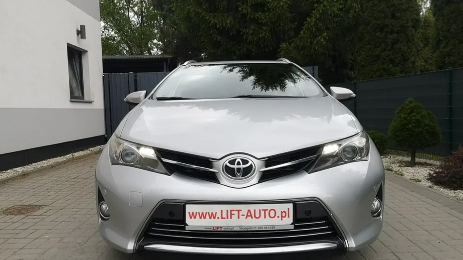 TOYOTA Auris -