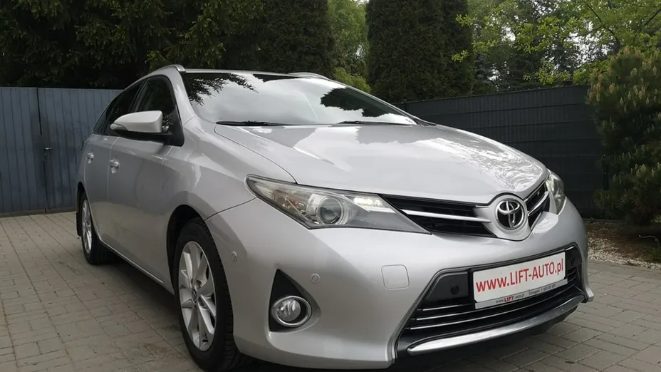 TOYOTA Auris -