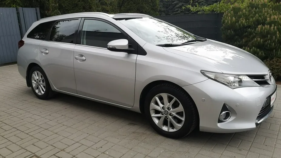 TOYOTA Auris -