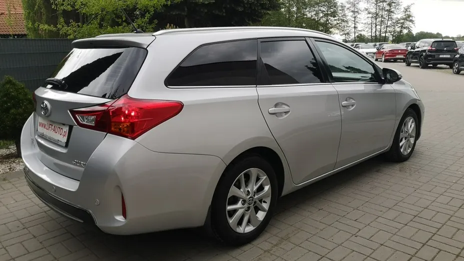 TOYOTA Auris -