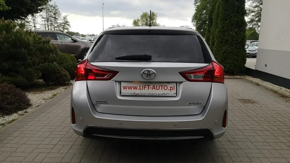 TOYOTA Auris -