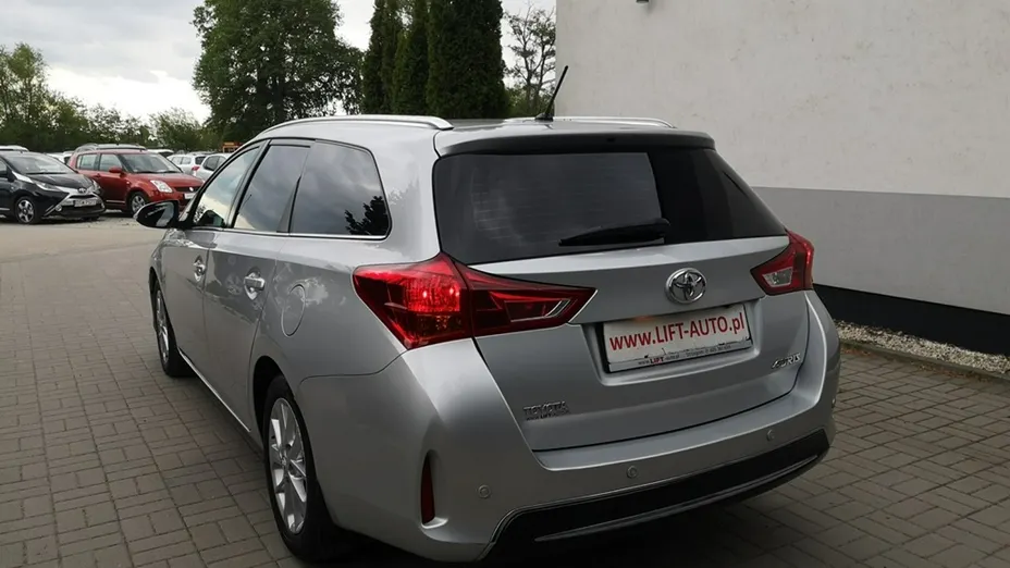 TOYOTA Auris -