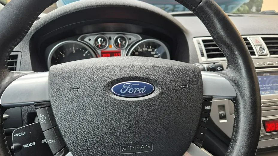 FORD Kuga -