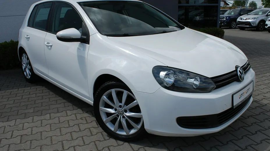 VOLKSWAGEN Golf -