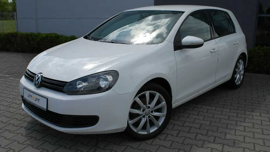 VOLKSWAGEN Golf -