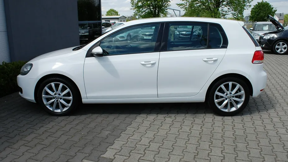 VOLKSWAGEN Golf -