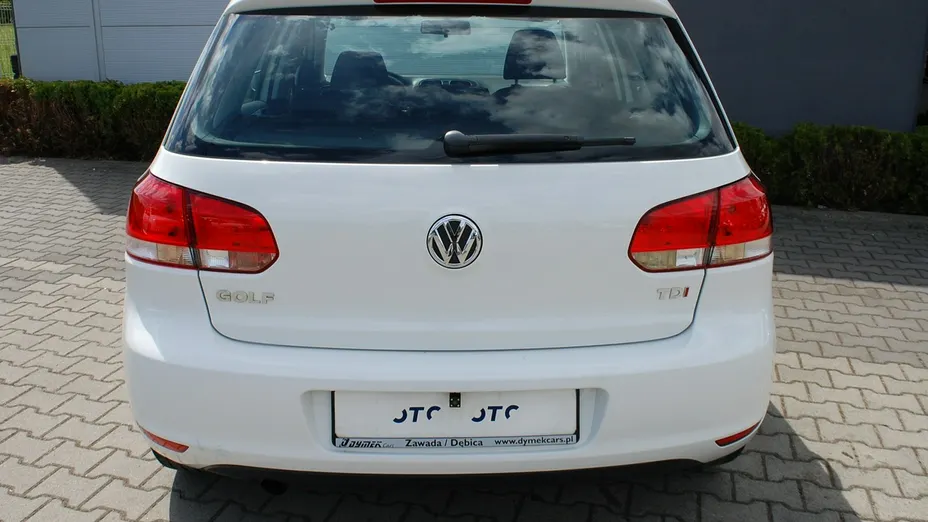 VOLKSWAGEN Golf -
