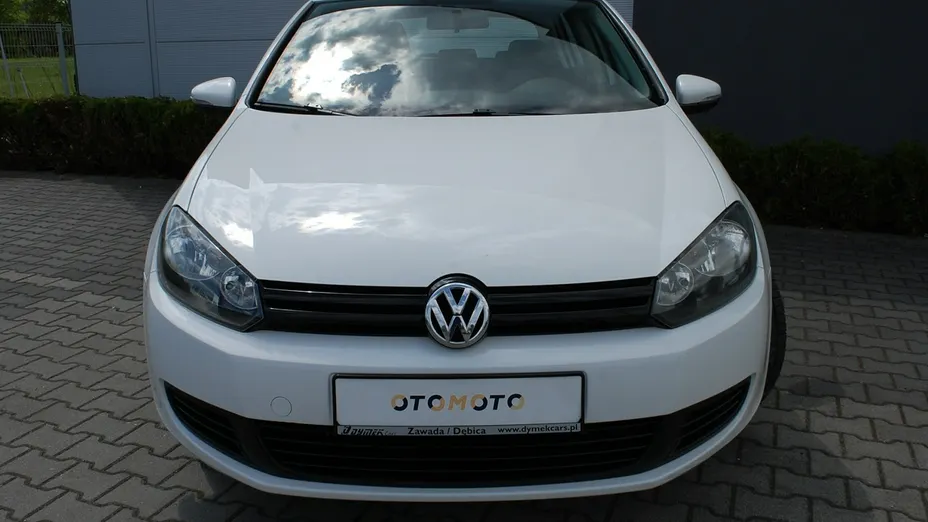 VOLKSWAGEN Golf -