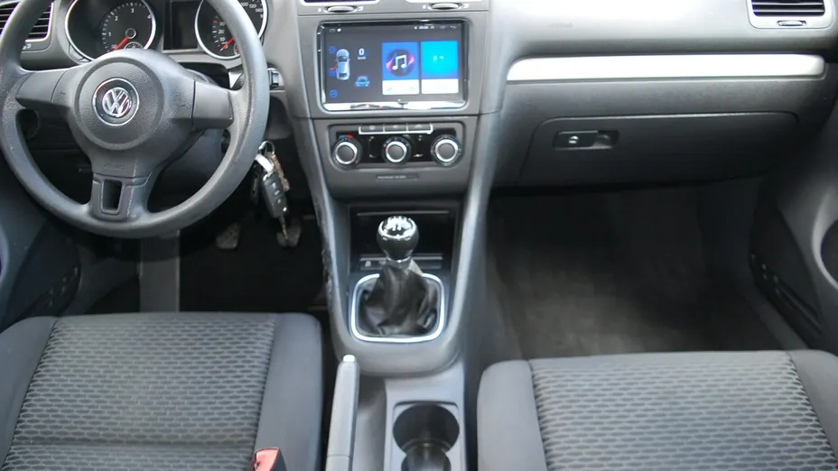 VOLKSWAGEN Golf -