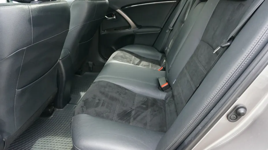 TOYOTA Avensis -