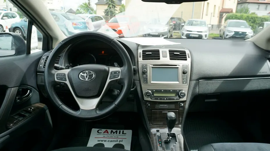 TOYOTA Avensis -