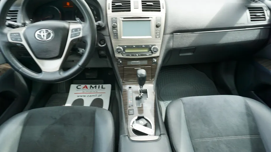 TOYOTA Avensis -