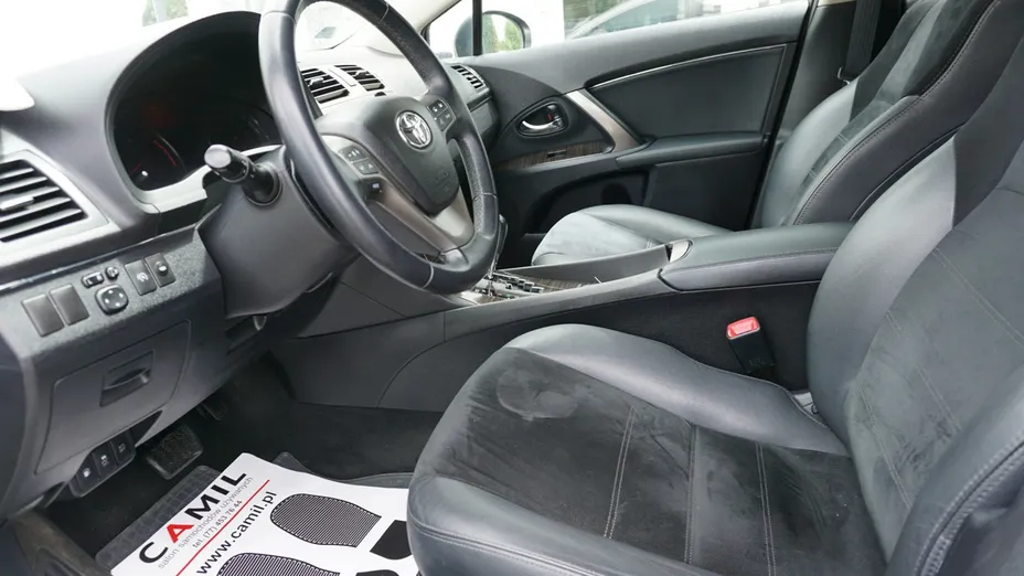 TOYOTA Avensis -